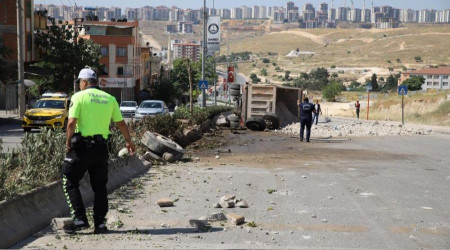 Freni patlayan kamyon dehşet saçtı