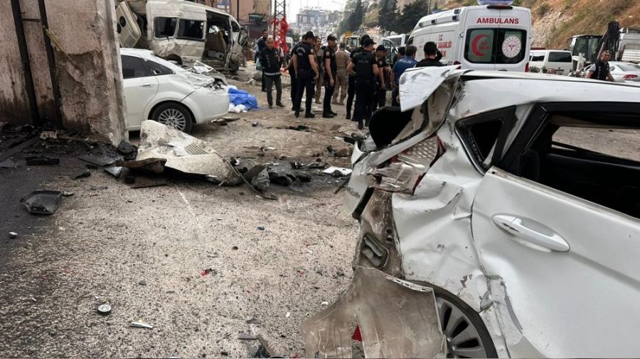 Freni patlayan kamyon �l�m sa�t�: 3 �l�