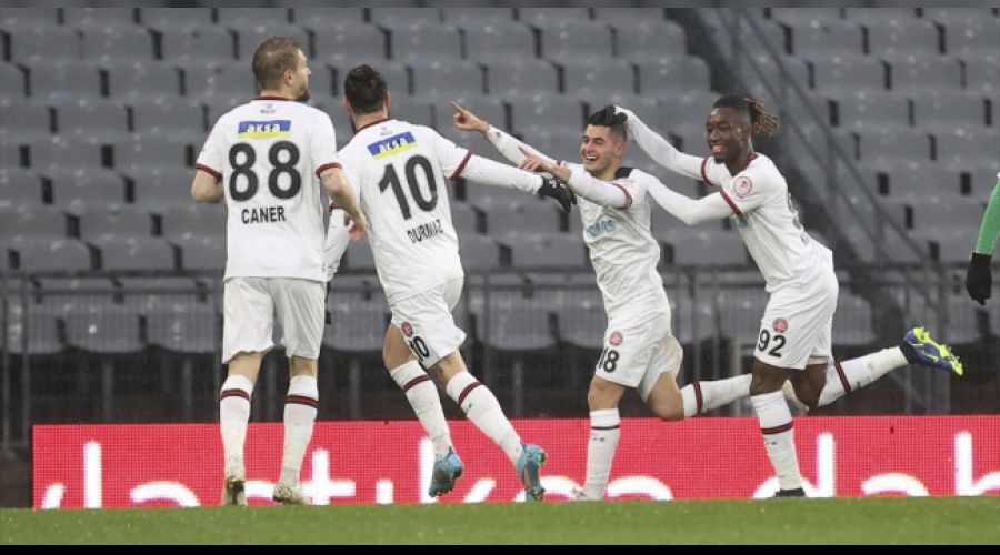 Futbol ziyafetinde Karag�mr�k tur atlad� 