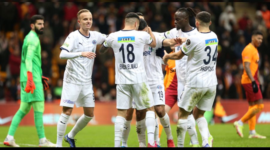 Galatasaray ate�le oynuyor