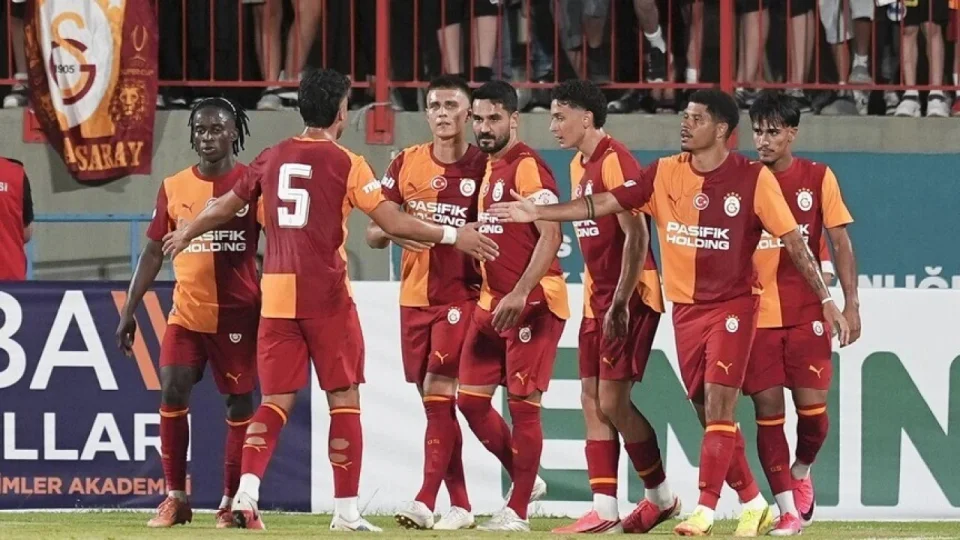 Galatasaray bas bas ba��r�yor