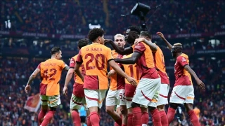 Galatasaray g�z�n� y�kseklere dikti