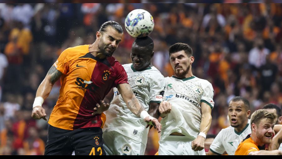 Galatasaray'a 50 bin taraftarı önünde şok