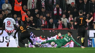 Galatasaray'�n Samsunspor hezimetinin perde arkas� araland�