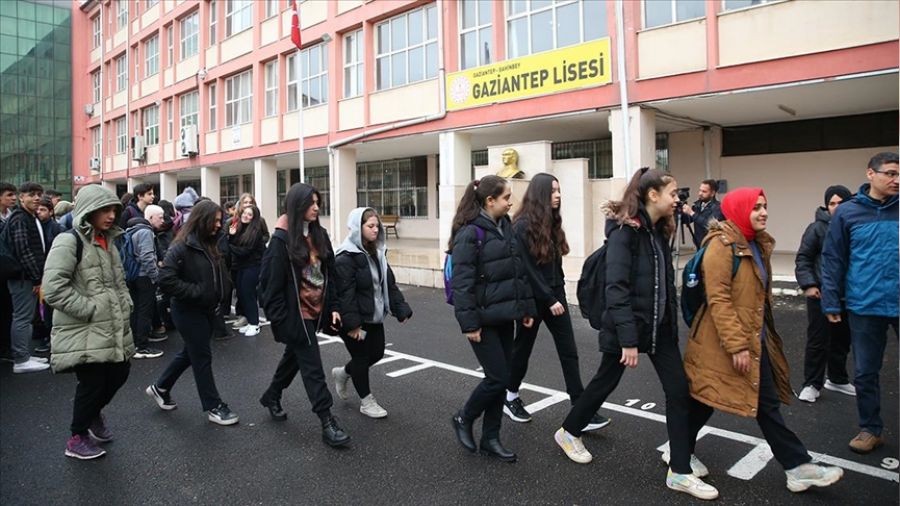Gaziantep, Adana ve Osmaniye'de e�itim ��retim yeniden ba�lad�