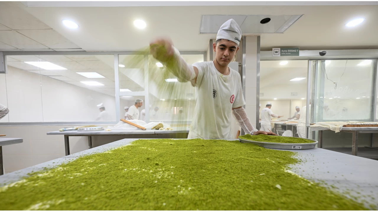 Gaziantep'te baklavac�lar yo�un mesaide