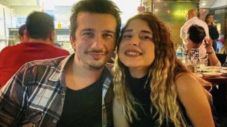 Gen� �ift, depremde ya�am�n� yitirdi