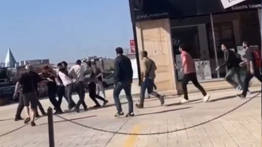 Gençlerin 'kız' kavgası, meydan muharebesine döndü