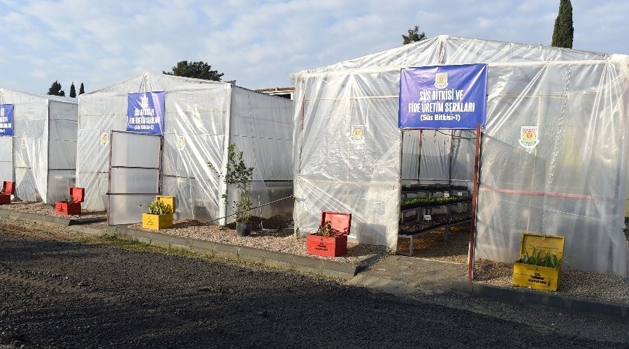 Geri dönüşüm malzemelerinden 4 adet sera kuruldu
