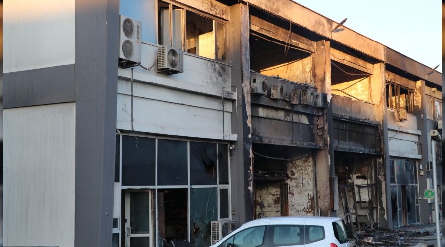 Geriye k�le d�nm�� d�kkanlar kald�