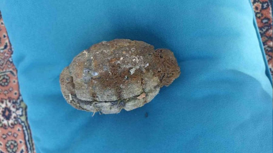 G�l�n i�inde patlamam�� el bombas� bulundu