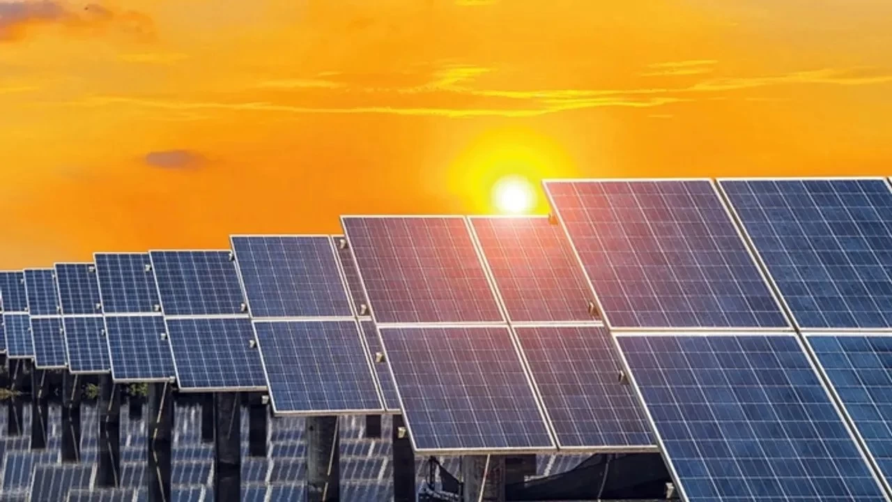 Güneş enerjisinin bugün kuzey yaz gündönümünde küresel elektriğin yüzde 20'sini karşılaması bekleniyor