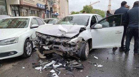 Güngören'de zincirleme kaza: 2 yaralı