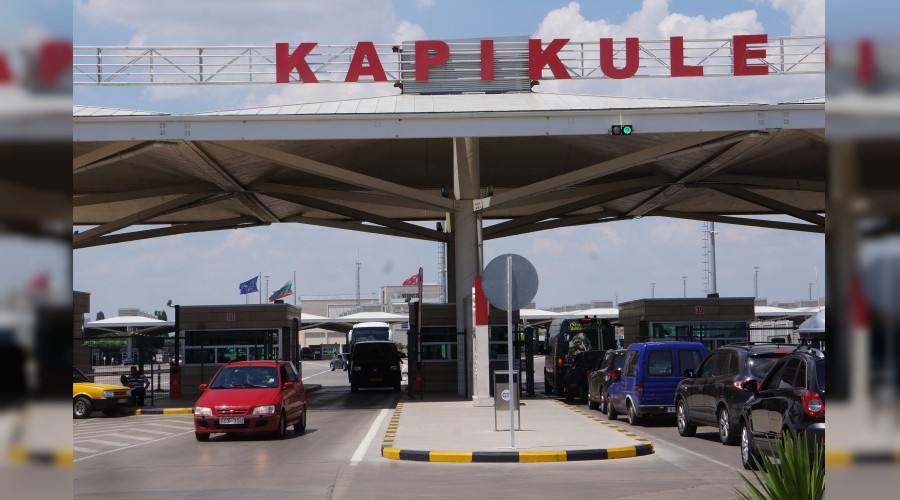 Gurbeti Alman turisti ikiye katlyor