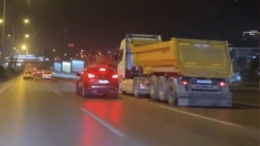 Hafriyat kamyonu makas atarak ter�r estirdi