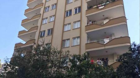 Hakim evinde tabancayla intihar etti