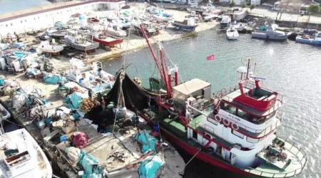 Hamsi yasağı sonrası balıkçı tekneleriyle dolan Şile Limanı