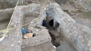 Hatay'da enkazın altında ortaya çıkan yapı merak uyandırdı