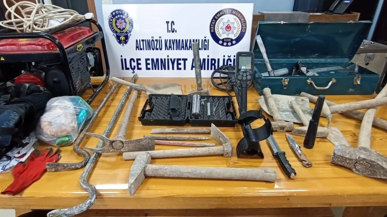 Hatay'da kaçak kazı yapan 4 kişi gözaltına alındı
