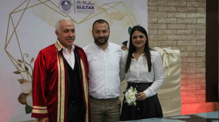 Hatayl depremzede ift, Mersin'de dnya evine girdi