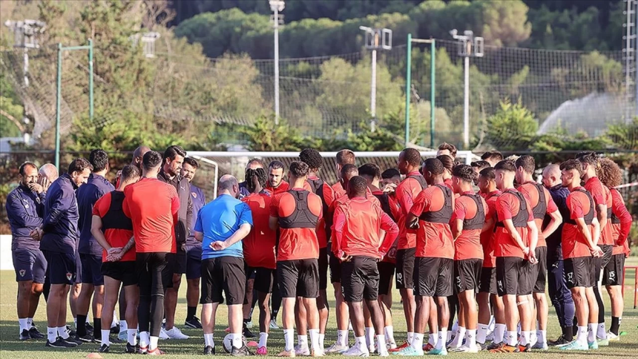 Hatayspor 2'de 2 pe�inde