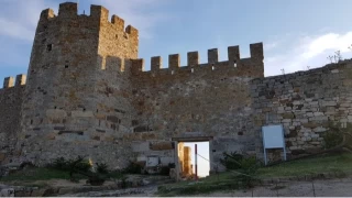 Hayrabolu Kalesi: ehrin savunma gemiinden izler tayan kalntlar