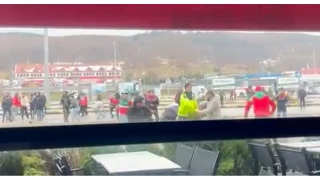 Highway savaş alanına döndü: Fenerbahçeli ve Amedsporlu taraftarlar birbirine girdi