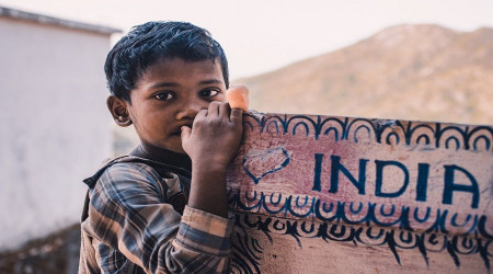 Hindistan'da korona sebebiyle 150 bin çocuğun boynu bükük kaldı