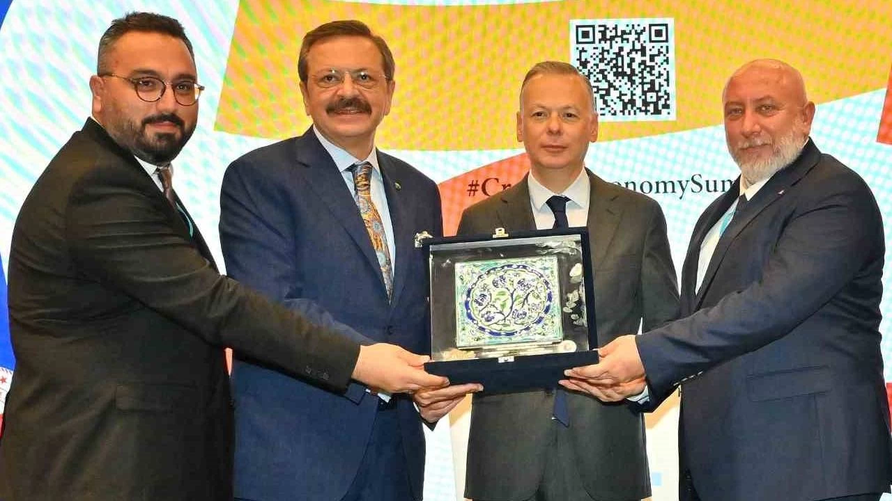 Hisarc�kl�o�lu: T�rk dizileri 500 milyona yak�n bir n�fus taraf�ndan izleniyor