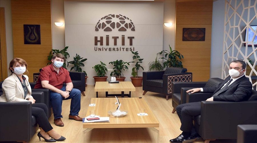 Hitit �niversitesi "D�nyay� e�itmeye devam ediyor"