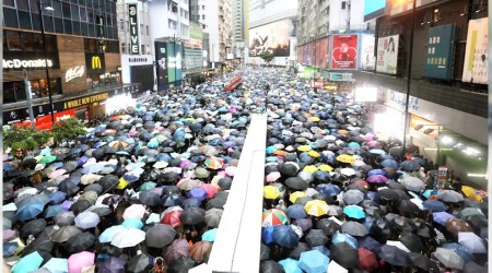 Hong Kong'da gösteriler durmuyor