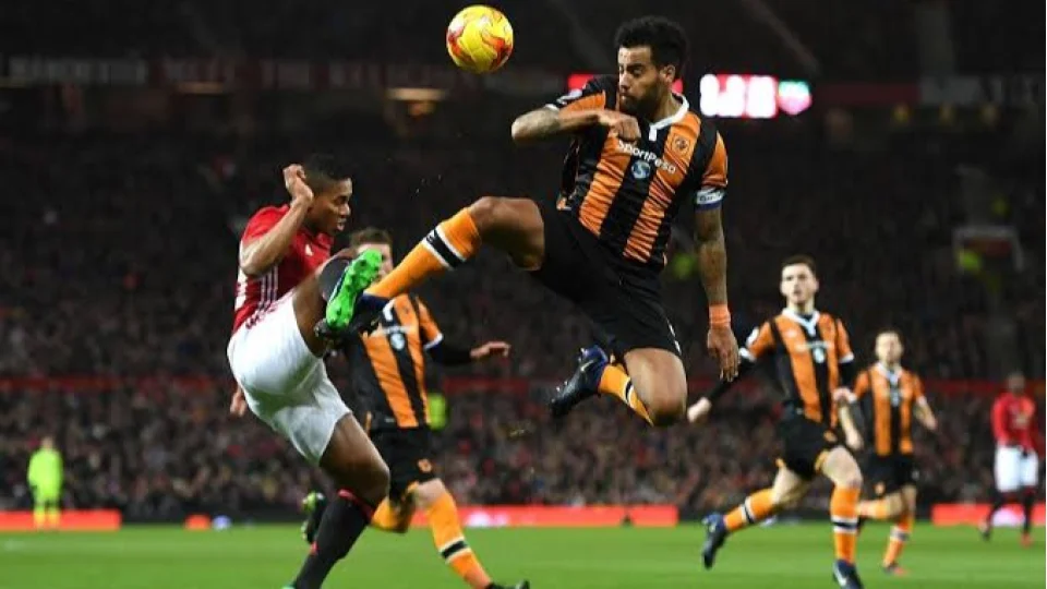 Hull City, Premier Lig'e Manchester United galibiyetiyle ba�lad�