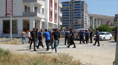 Husumetlisinin iş yerini basıp kurşun yağdırdı