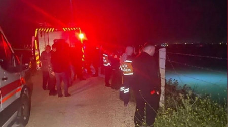 İçinde 5'i çocuk 6 kişi bulunan araç kanala düştü