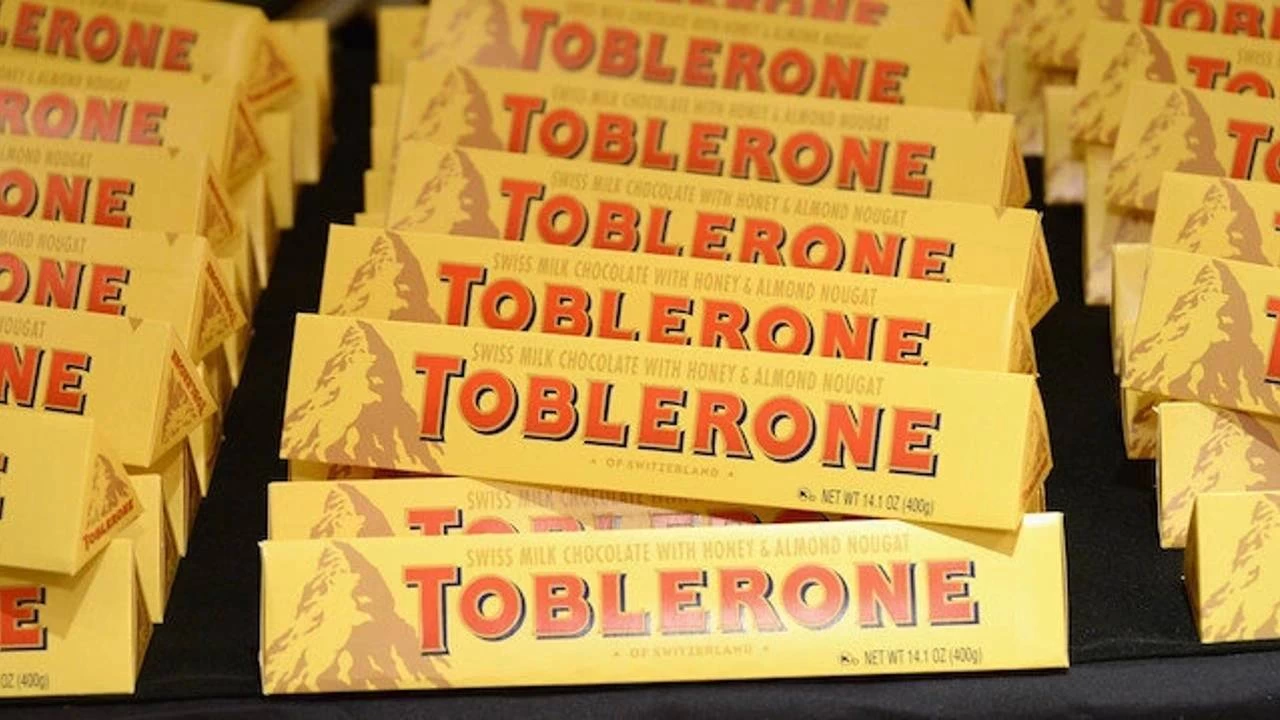 İçinden plastik madde çıkan Toblerone piyasadan toplanıyor