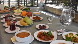 İftarda tuzlu ve yağlı yemek tüketmek neden sakıncalı?