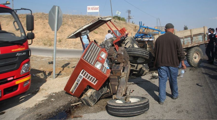 �kiye b�l�nen trakt�rden sa� ��kt�