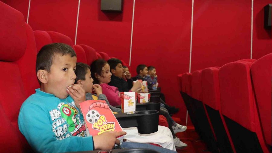 �lk defa sinemayla tan��t�lar