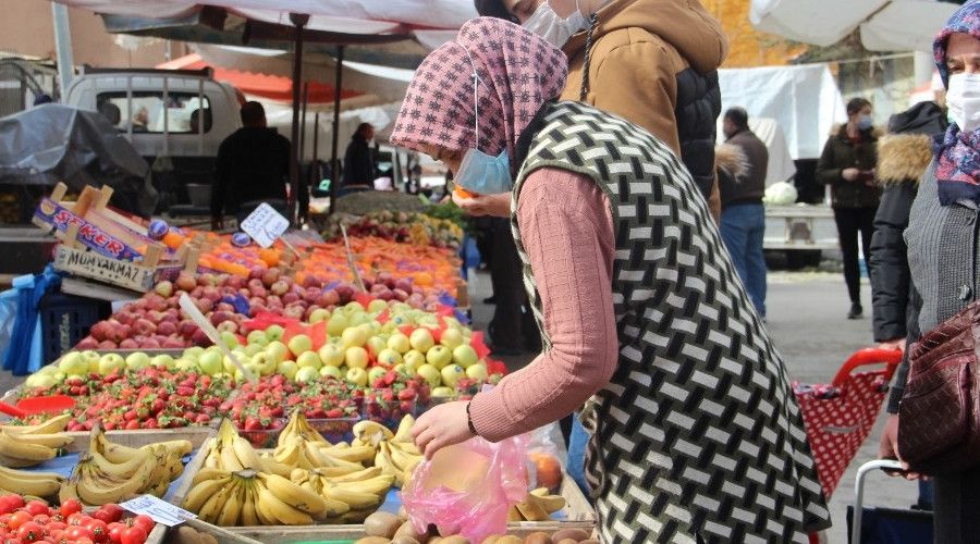 lkbahar meyveleri tezgahlarda yerini ald