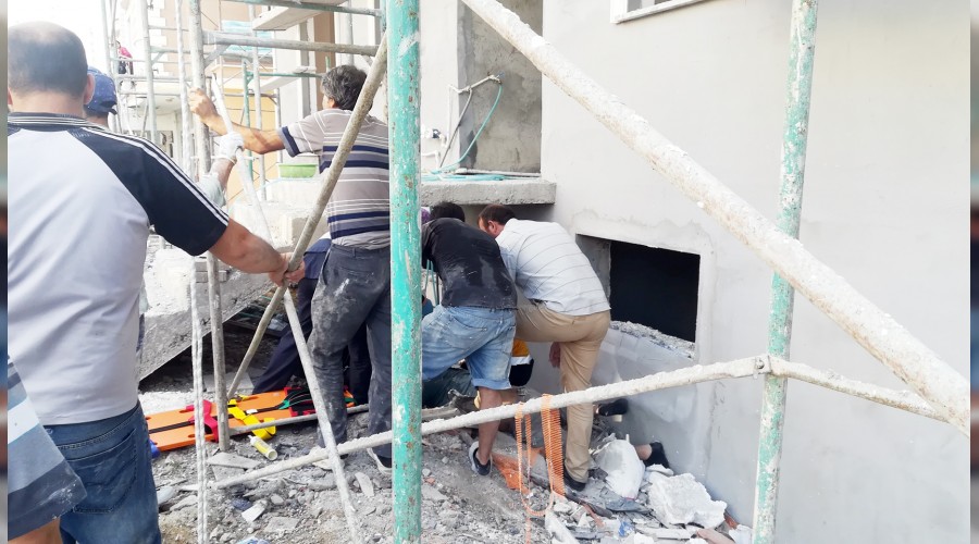 İnşaatın 3'üncü katından düştü