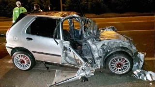 İntihar etmek için aracıyla tıra çarptı