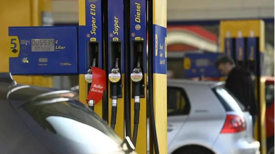 �ran'�n H�rm�z Bo�az�'n� kapatmas�yla Almanya'da dizel fiyatlar� 2 avronun �zerine ��kt�