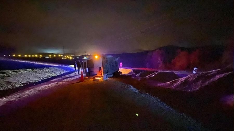 İşçileri taşıyan minibüs devrildi: 13 yaralı