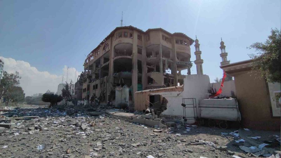 İsrail Gazze'deki İslam Üniversitesi'ni bombaladı