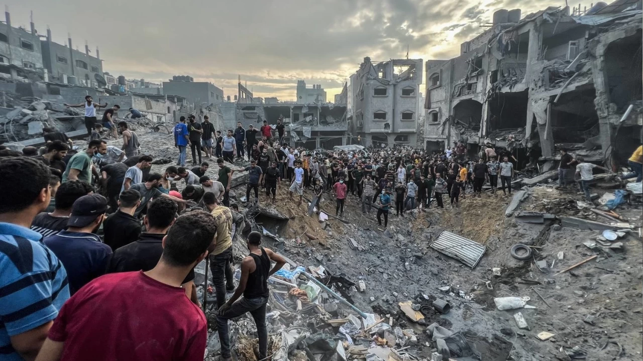  �srail g��leri, 92 g�nd�r Gazze'ye d�zenledi�i sald�r�larda toplam can kayb� 23 bine yakla�t�. �srail 7 Ekim'den bu yana 1903 ayr� katliam ger�ekle�tirdi