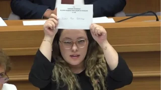 �stanbul 2. �dare Mahkemesi, �sk�dar Belediye Meclisi'nde 5 A�ustos'ta yap�lan ve Sibel Tan �etinkaya'n�n ba�kan vekili se�ildi�i oylamaya ili�kin y�r�tmenin durdurulmas�na karar verdi