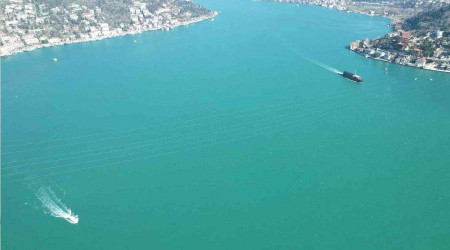 İstanbul Boğazı turkuaz rengine büründü