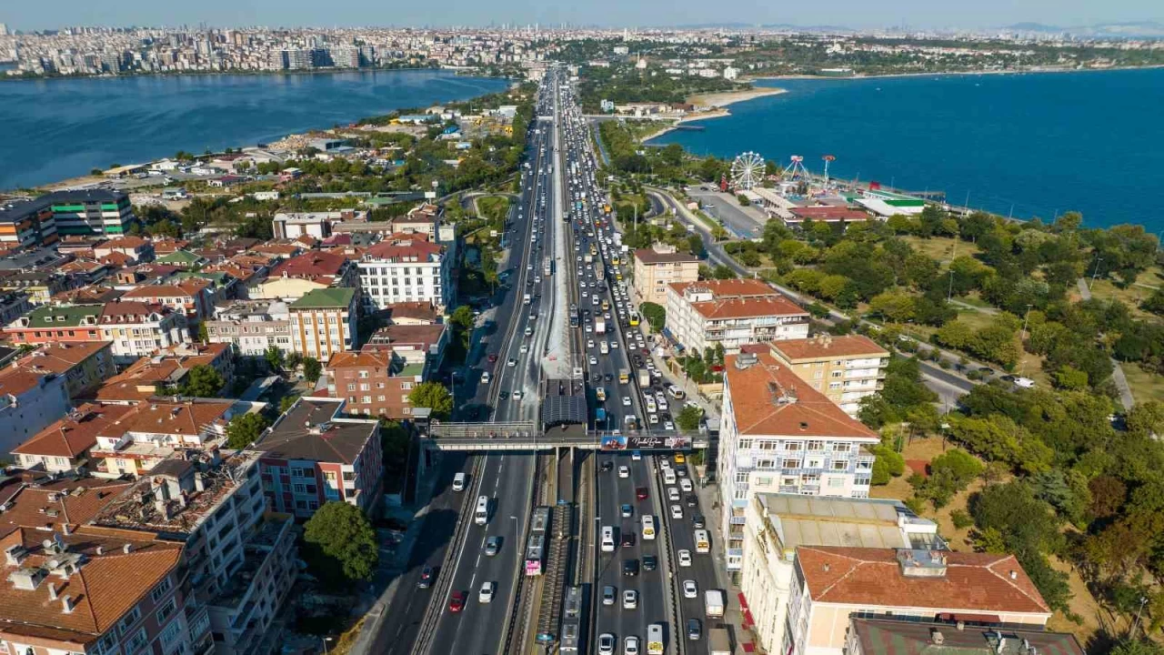 �stanbul E-5'te trafik kaosu
