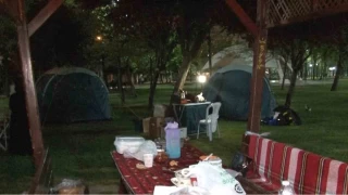 stanbul'da deprem sonras 2. gecede de vatandalar adrda kalmaya devam ediyor