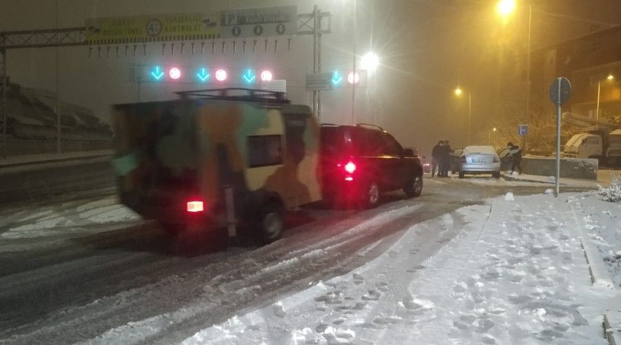 Kar sonrası oluşan sis sürücülere zor anlar yaşattı